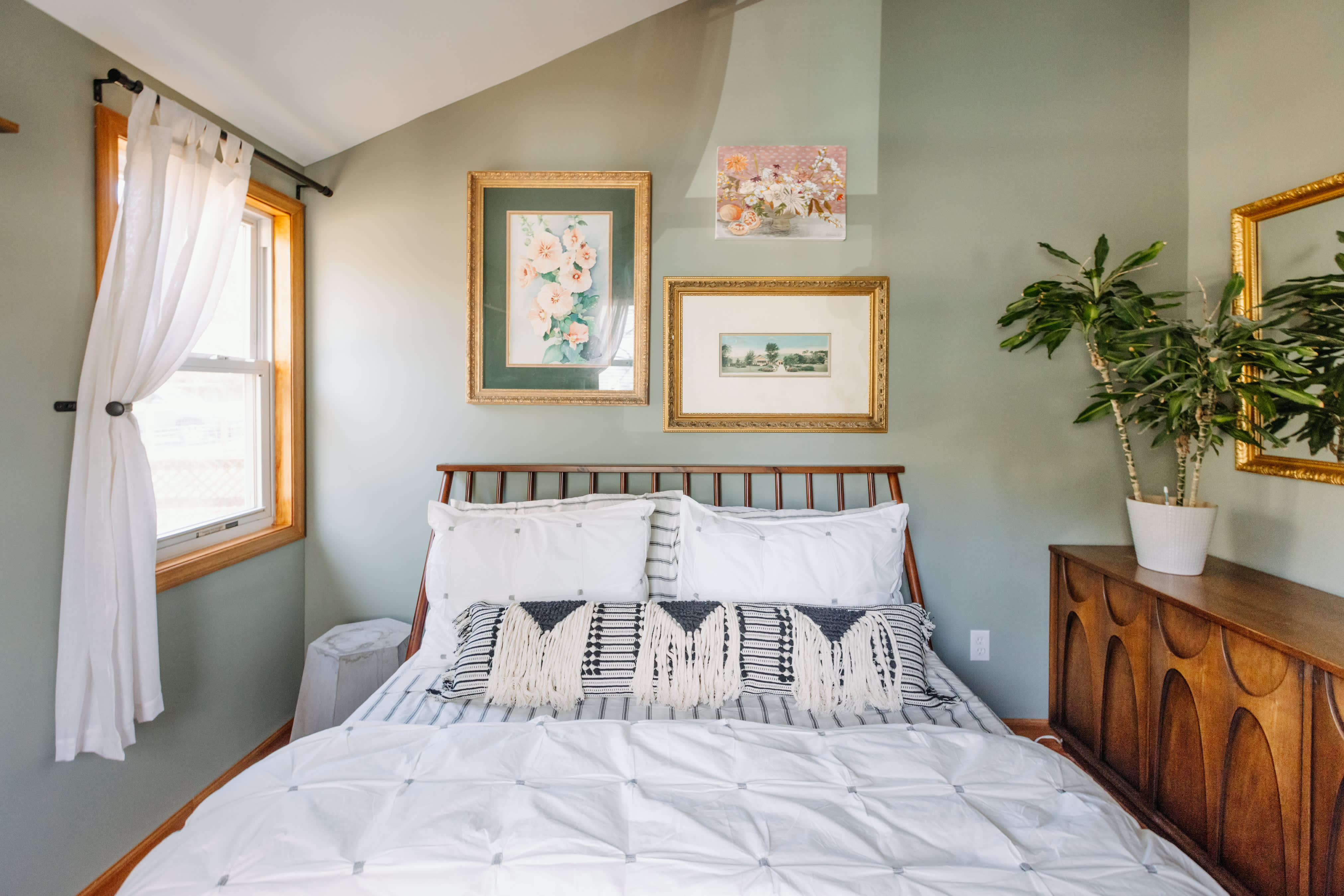 12 Best Airbnb Bedroom Essentials According to a Superhost Apartment Therapy